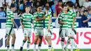 Pemain Glasgow Celtic merayakan kemenangan atas  Manchester City pada laga uji coba di Stadion Kenan Memorial, Rabu (24/7/2024). (AFP/Grant Halverson)