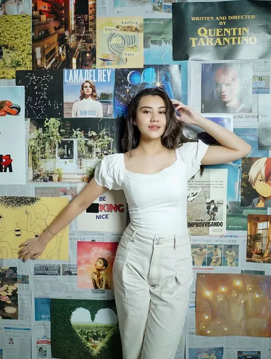 "Ya pasti kangen lah, everyday pasti kangen lah. Namanya kita anak perempuan pasti dekat banget sama ibu, kayak kamu (Aurel) dekat banget sama bunda (Ashanty). Ya pasti kangen banget tapi aku lihat sesuatu dari hikmahnya aja," lanjutnya. (Instagram/aaliyah.massaid)