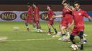 Para pemain Puerto Rico berlatih operan di Stadion Maguwoharjo, Sleman, Senin (12/6/2017). Latihan ini persiapan terakhir jelang menghadapi Timnas Indonesia. (Bola.com/Vitalis Yogi Trisna)