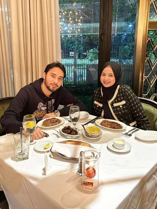 Jadi Orang Tua, Ini 7 Seleb Lebaran Bersama Buah Hati Untuk Pertama Kalinya