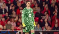 Wojciech Szczesny dalam pertandingan tandang Barcelona melawan Benfica pada laga leg pertama 16 besar Liga Champions 2024/2025 di Estadio do Sport Lisboa e Benfica, Kamis dini hari WIB (6-3-2025). (Bola.com/ X FC Barcelona)