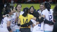 Tim putri Bandung bjb Tandamata menjadi tim pertama yang memastikan satu tempat di Grand Final Proliga 2023 setelah mampu memetik kemenangan 3-0 (25-17, 25-21 dan 25-20) atas Gresik Petrokimia Pupuk Indonesia pada laga pembuka Final Four Proliga 2023 seri pamungkas di GOR Sritex Arena Solo, Surakarta, Kamis (9/3/2023). Masih menyisakan satu laga lagi, kini Shella Bernadetha dkk memuncaki klasemen final four dengan koleksi 10 poin hasil dari 4 kali menang dan satu kali kalah. Sementara bagi Gresik Petrokimia, kekalahan ini membuat peluang mereka otomatis tertutup untuk melangkah ke grand final. Satu tempat tersisa ke partai puncak akan diperebutkan antara Jakarta BIN dan Jakarta Pertamina Fastron. (Proliga 2023)