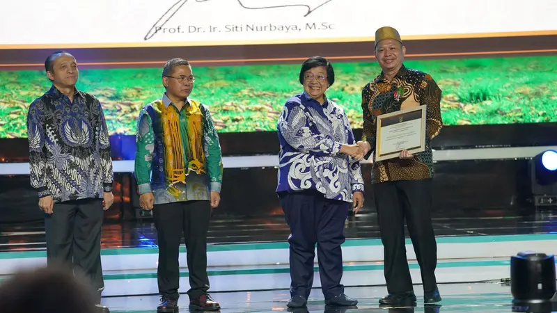 Pemkot Tangsel terima Penghargaan Kepala Daerah yang Berhasil Mendukung Gerakan Peduli dan Berbudaya Lingkungan Hidup di Sekolah atau Adiwiyata 2024. (Istimewa)