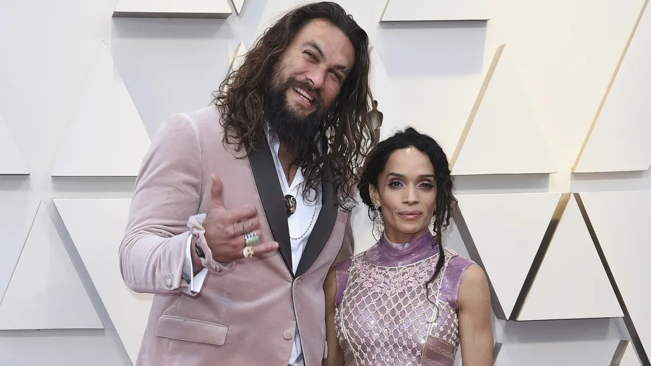 Jason Momoa dan Lisa Bonet di Oscar 2019 (Photo by Eric Jamison/Invision/AP).