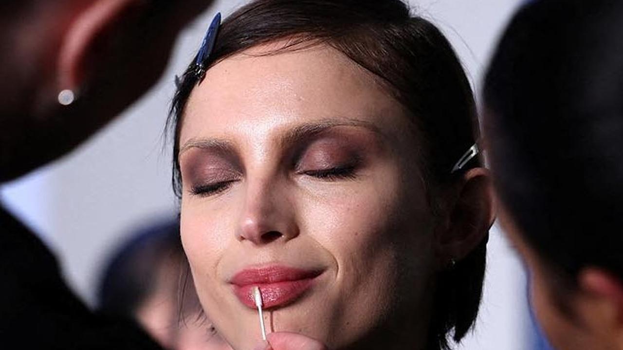 FOTO: Mengintip Model-Model Cantik di Belakang Panggung New York Fashion Week