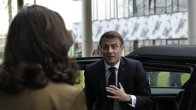 Kedatangan Presiden Emmanuel Macron ke Belanda Disambut Unjuk Rasa Demonstran