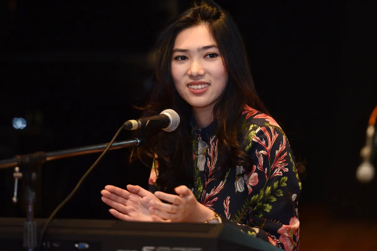 [Bintang] Akhir Tahun, Isyana Sarasvati Rencana Siapkan Konser Tunggal