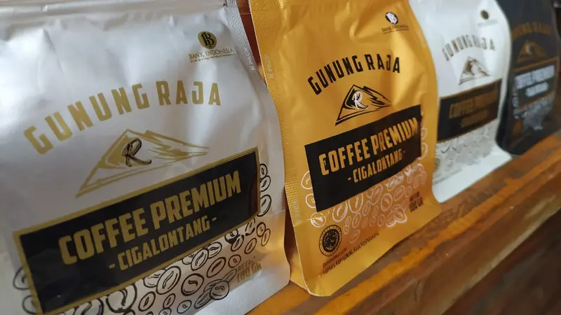 Beberepa produk kopi arabika Cigalontang, Tasikmalaya, Jawa Barat yang akan melakukan ekspor perdana ke Peransi di tengah-tengah pandemi Covid-19.