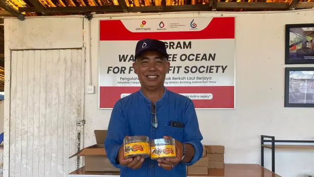 CSR PT Badak NGL atau Badak LNG bernama Sugiyono bersama kelompoknya Berkah Laut Berjaya mengolah ikan teri jadi beragam produk bernilai ekonomi.