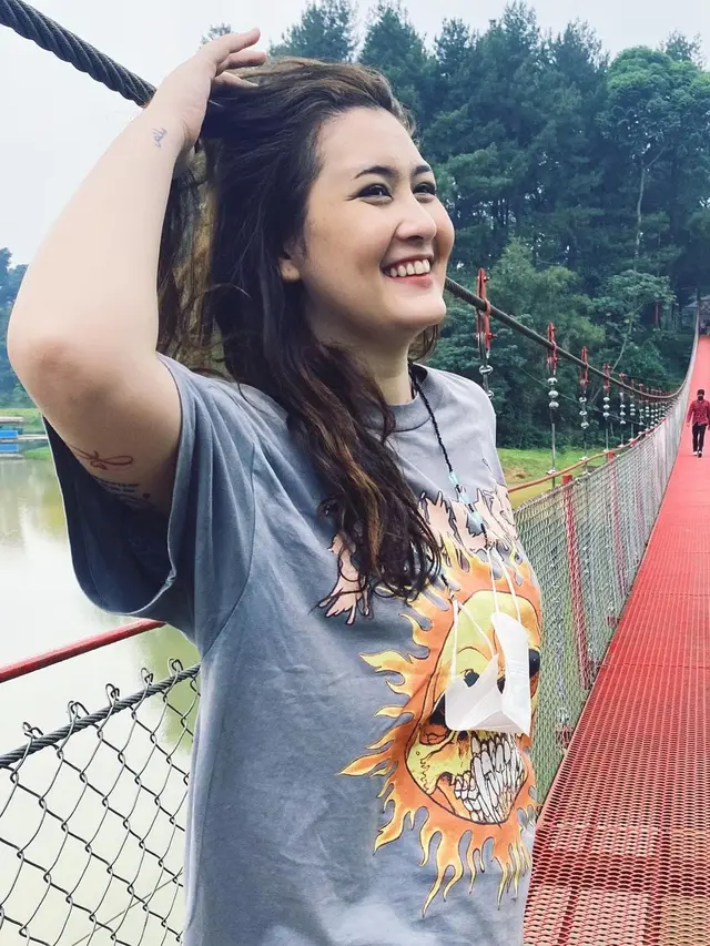 Talitha Curtis, Dulu Pemain Sinetron GGS Kini Berjualan Makanan di Depan Minimarket. (instagram/talithacurtis_)