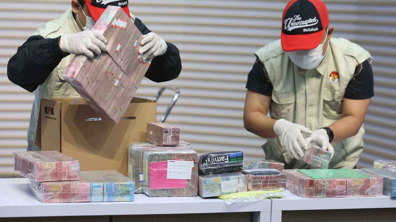 FOTO: KPK Sita Rp 2,6 Miliar dalam OTT Bupati Pati Sudewo