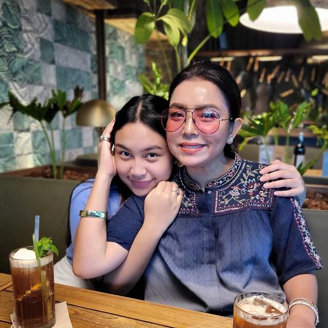 Mayangsari dan Khirani Trihatmodjo. (Foto: Dok. Instagram @mayangsari_official)