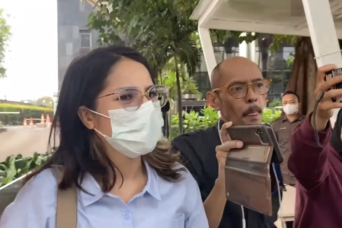 Komisi Pemberantasan Korupsi (KPK) memanggil Windy Yunita Bastari Usman alias Windy Idol untuk dimintai keterangan atas kasus Tindak Pidana Pencucian Uang (TPPU) (Liputan6.com/Ady Anugrahadi)
