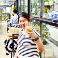 Ibu hamil minum es./Copyright shutterstock.com