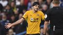 Raul Jimenez telah menjadi tulang punggung lini depan Wolves sejak dipermanenkan pada 2019. Meski baru kembali dari cedera kepala serius pada musim lalu, Jimenez perlahan-lahan kembali untuk tamil tajam. Namun, sejauh ini, ia tercatat telah terjebak offside sebanyak 10 kali. (AFP/Oli Scarff)