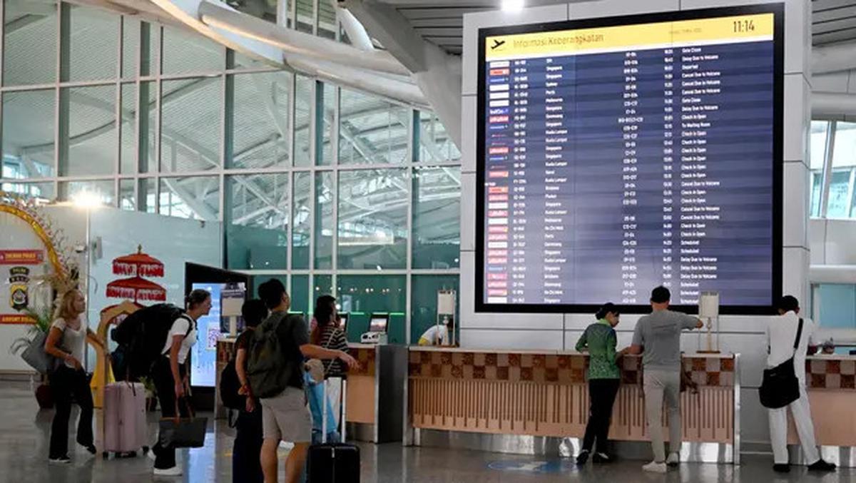 Gunung Lewotobi Laki-Laki Erupsi, Sejumlah Penerbangan di Bandara I Gusti Ngurah Rai Ditunda