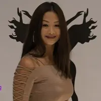 Menjadi seorang model membuat Indah Kalalo memperhatikan perkembangan fashion. Bersama Fabiola Aisha, ia merilis sebuah merk lini fasion bernama Je Suis Flirt. Sang suami, malah terkejut saat Indah sudah siap untuk melakukan fashion show.