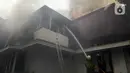 Api berhasil dipadamkan sekitar pukul 17.00 WIB. (Liputan6.com/Herman Zakharia)