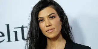 Setelah Kylie Jenner dan Khloe Kardashian, kini giliran Kourtney Kardashian yang dikabarkan hamil. Sama halnya dengan dua saudara perempuannya, Kourtney belum memiliki ikatan pernikahan dengan sang kekasih, Younes Bendjima. (AFP/Chris Delmas)
