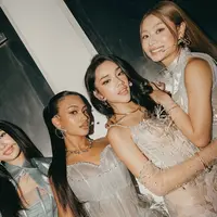 No Na debut manggung di Indonesia. [@nonawav].