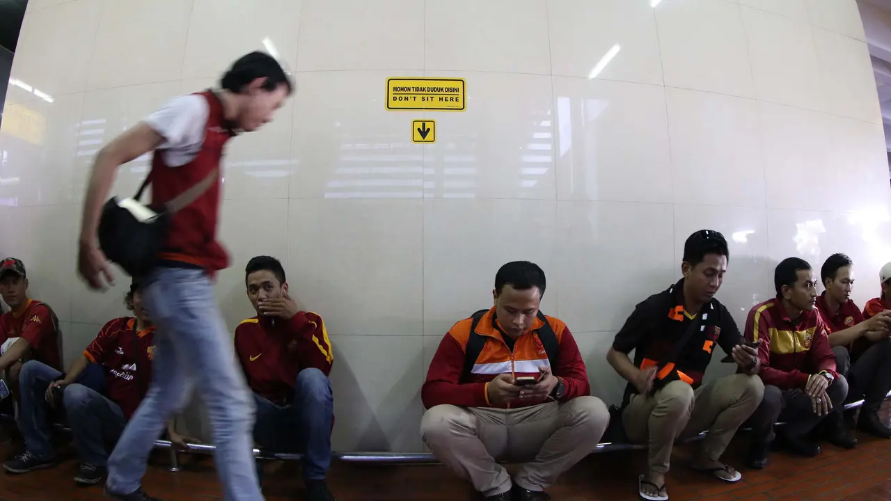 Skuat Roma Melengos, Fans Cuma Bisa Gigit Jari