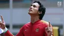 Kiper Timnas Indonesia, M Ridho jelang laga melawanHong Kong pada laga uji coba internasional di Stadion Wibawa Mukti, Cikarang, Selasa (16/10). Laga berakhir imbang 1-1. (Liputan6.com/Helmi Fithriansyah)