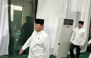 Prabowo Disambut Ketum PBNU Gus Kikin di Lokasi Muktamar