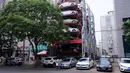 Foto yang diambil pada tanggal 19 Juni 2017 menunjukkan struktur dari parkir bertingkat tiga dimensi yang terletak di antara bangunan tempat tinggal di Shenyang, di provinsi Liaoning di China. (AFP Photo/Str/China Out)