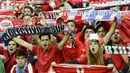 Kegembiraan suporter Sevilla. (AP/Alik Keplicz)