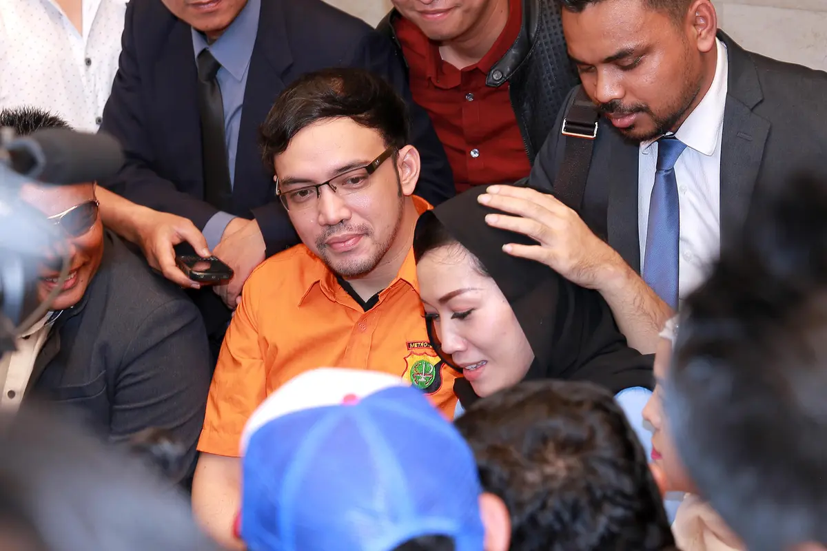 Sandy Tumiwa dan istri