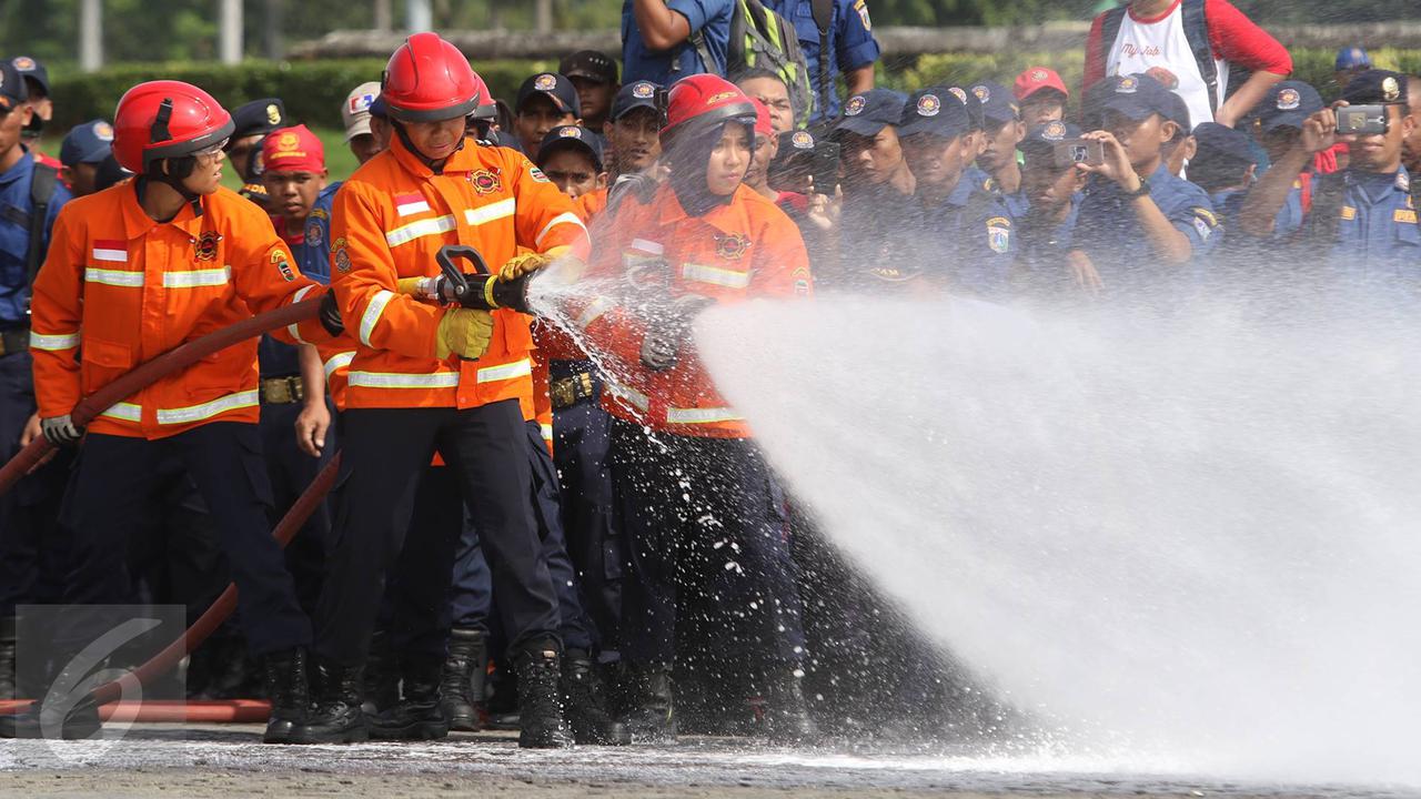 Kebakaran Hebat Landa Gudang JNE Depok, Terdengar Dentuman Ledakan