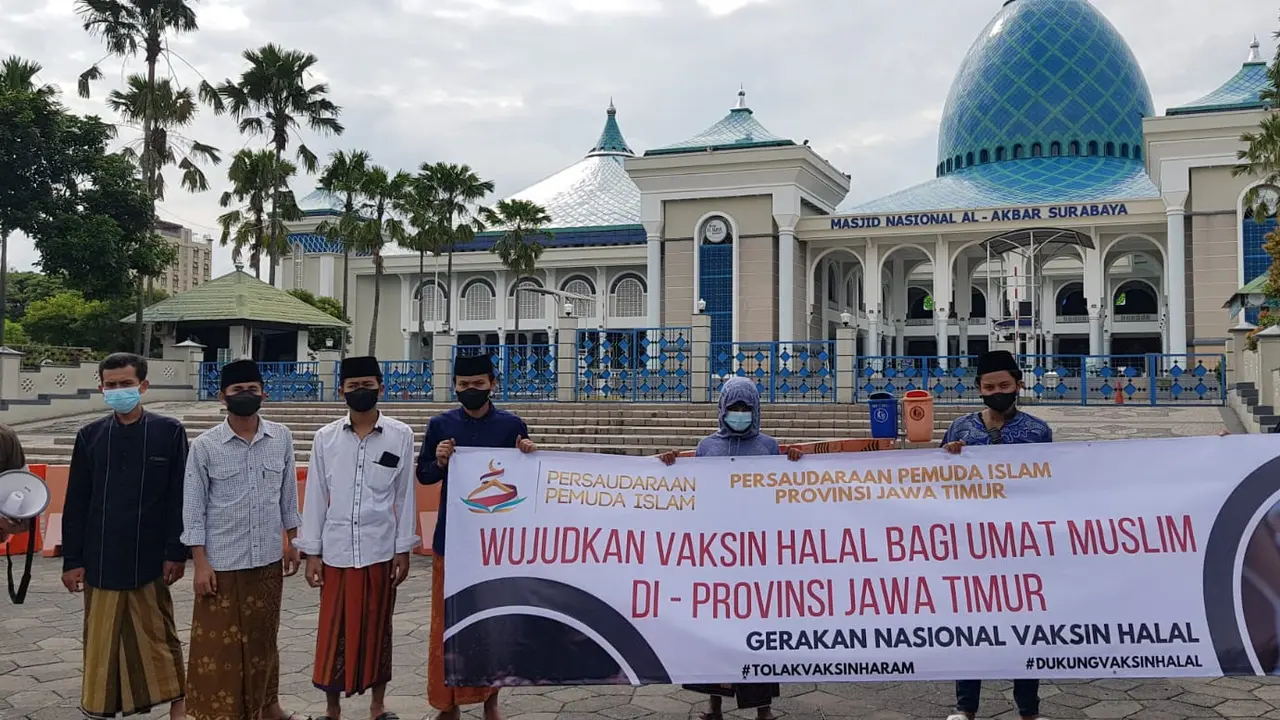 Sejumlah pemuda di Surabaya meminta vaksinasi booster menggunakan vaksin yang sudah terjamin kehalalannya. (Istimewa)