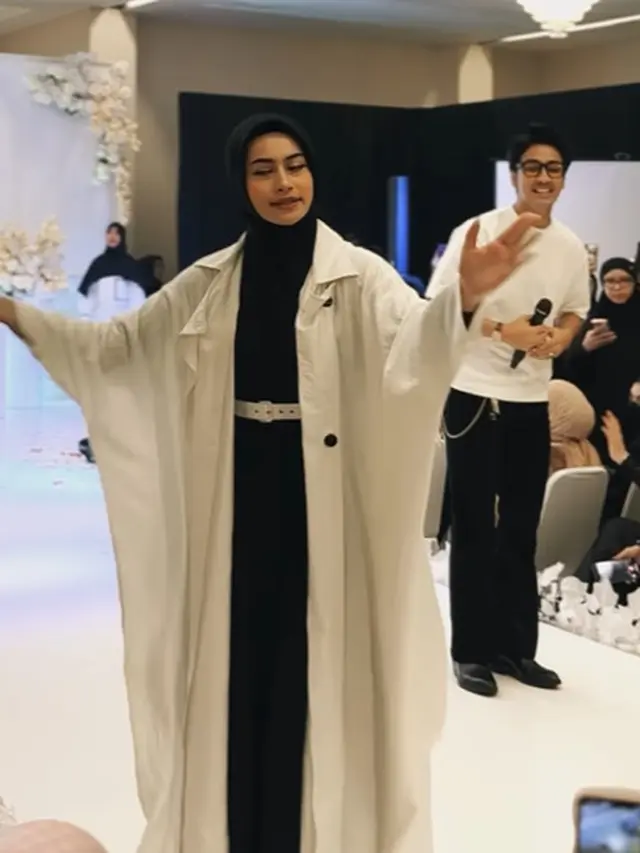 Gaya Santun Tapi Salting Sintya Marisca Kenakan Hijab di Launching Parfum Umi Pipik, Didoakan Berjodoh dengan Abidzar