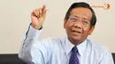 Mahfud menjelaskan posko tersebut nantinya akan melayani pengaduan yang terkait etika hakim MK dan dugaan suap hakim MK atas keputusannya (Liputan6.com/Danu Baharuddin)