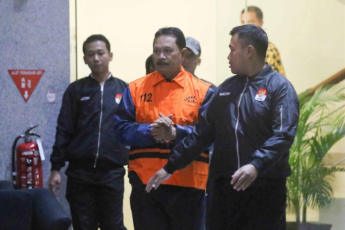 FOTO: KPK Tahan Wali Kota Madiun Maidi Terkait Dugaan Korupsi Dana CSR