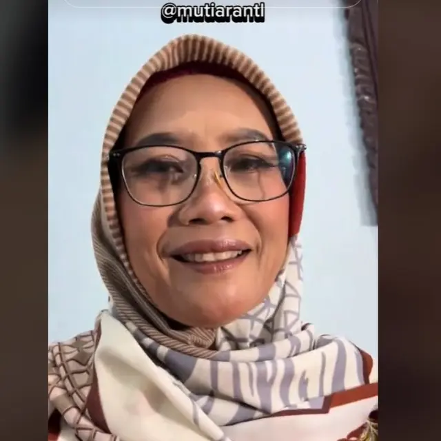 Viral Wanita Disabilotas Makeup Wajah Ibunya Pakai Kaki, Hasilnya Banjir Pujian.