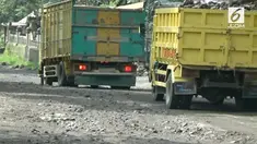 Jalur evakuasi Merapi di Kabupaten Klaten rusak parah. Jalur semakin rusak karena menjadi perlintasan truk pengangkut pasir