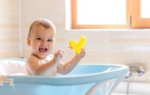 Manfaat Mandi Air Hangat untuk Bayi, Salah Satunya agar Tidurnya Nyenyak
