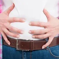 5 Kiat Atasi Begah Saat Perut Terlalu Kenyang (Pop Paul Catalin/Shutterstock)