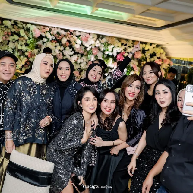 Ussy Sulistiawaty ditemani Andhika Pratama (Instagram/ussypratama)