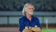 Pelatih Dewa United, Jan Olde Riekerink ketika mendampingi timnya melawan Shan United dalam laga ketiga Grup E AFC Challenge League 2025/2026 di Indomilk Arena, Tangerang, Sabtu (1/11/2025). (Bola.com/M.  Iqbal Ichsan).
