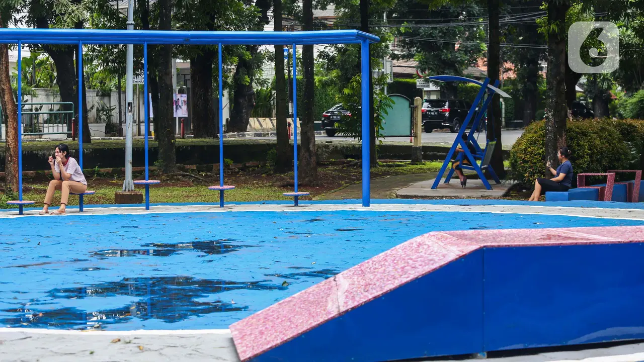 Fasilitas Bermain Anak di Taman Hangtuah Terbuat dari Bahan Daur Ulang