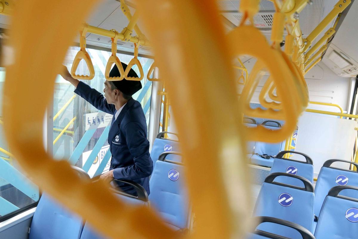 TransJakarta Listrik di Monas