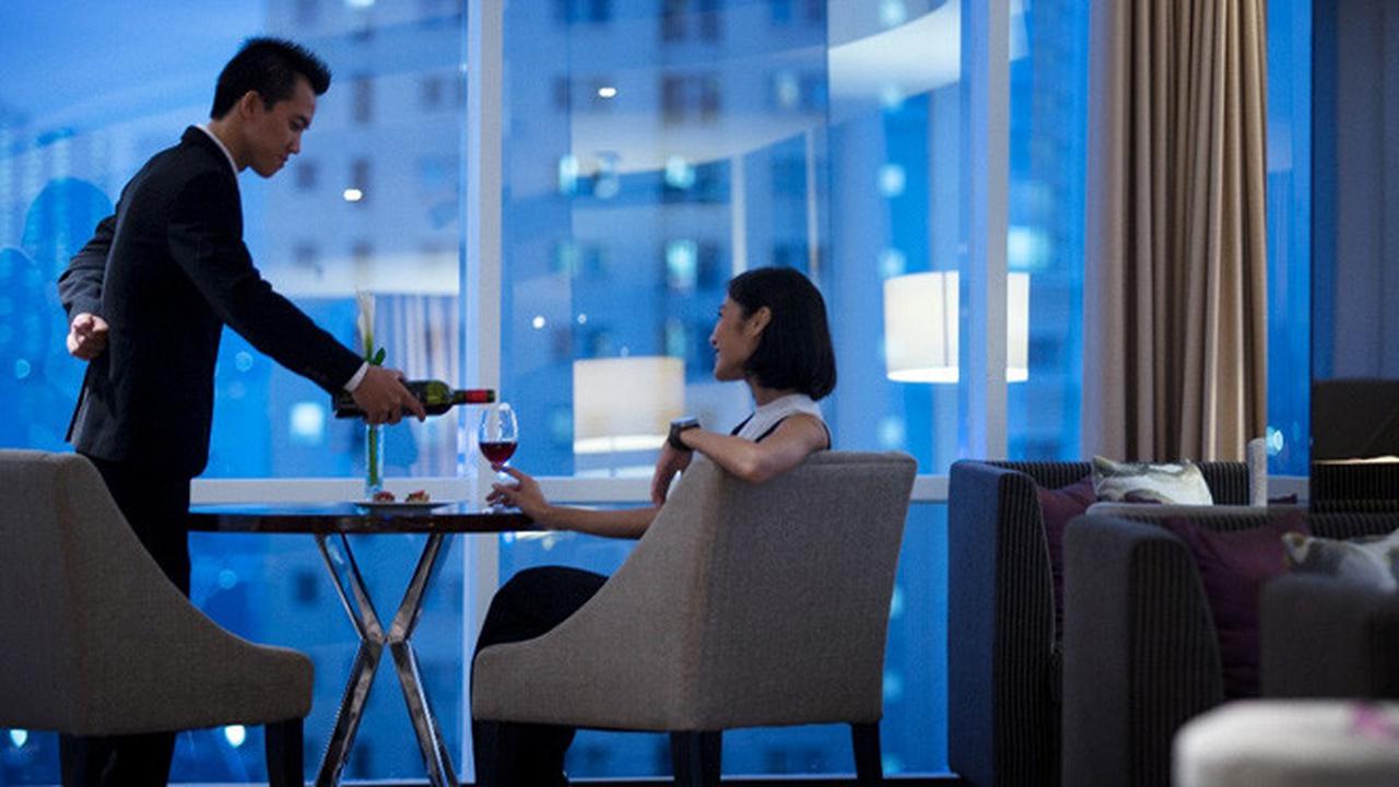 Nikmati Sensasi Bersantap 22 Sky Lounge Hotel Santika Premiere