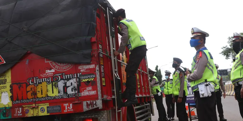 Exit Tol Merak Dijaga Ketat