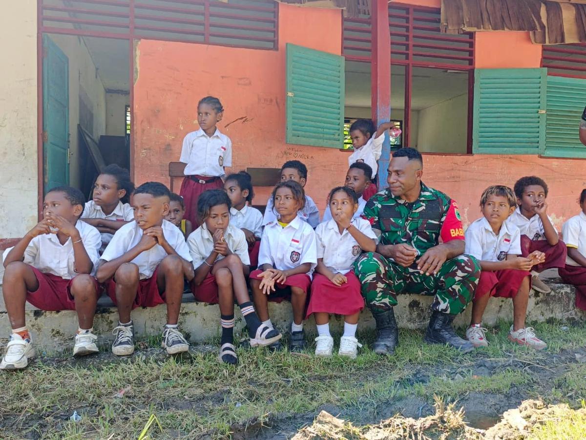 Interaktif dan Penuh Semangat, Kopka Marten Kenalkan Wawasan Kebangsaan ke Siswa SD Manokwari