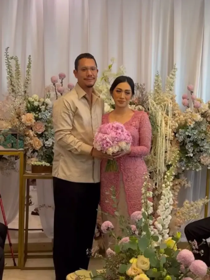 Potret Angga Puradiredja dan Dewi Andarini (Sumber: Instagram/dewiandarini)