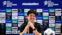 Pelatih Timnas Jepang Terciduk Ajak Harry Kane Selfie Bareng: Setelah Foto, Wajahnya Langsung Berseri-seri!