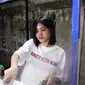 8 Potret Melati Sesilia Eks JKT48 saat Jualan Nasi Bakar, Makin Cekatan Usai Viral (Sumber: YouTube/Boengkoes)