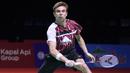 Rival satu grup Momota, Rasmus Gemke juga memilih mundur usai terkena cedera. Hal tersebut terjadi ketika pebulu tangkis Denmark itu bersua dengan kompatriotnya, Victor Axelsen di laga pertama Grup A. (AFP/PBSI)